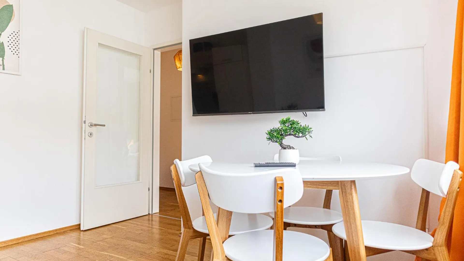 Chic 1Br And 1Lr With Kingbed, 9 Min To City Center Via Metro ウィーン