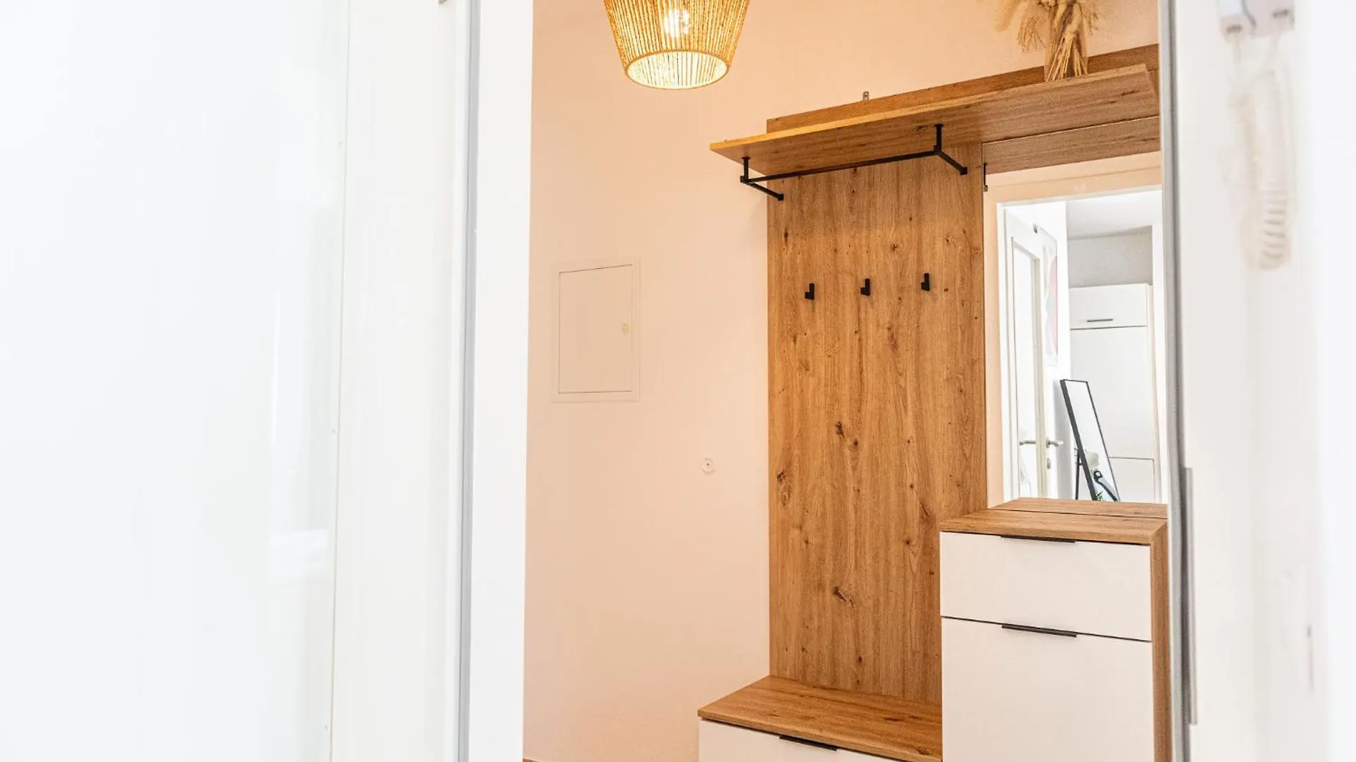 Chic 1Br And 1Lr With Kingbed, 9 Min To City Center Via Metro Vienna