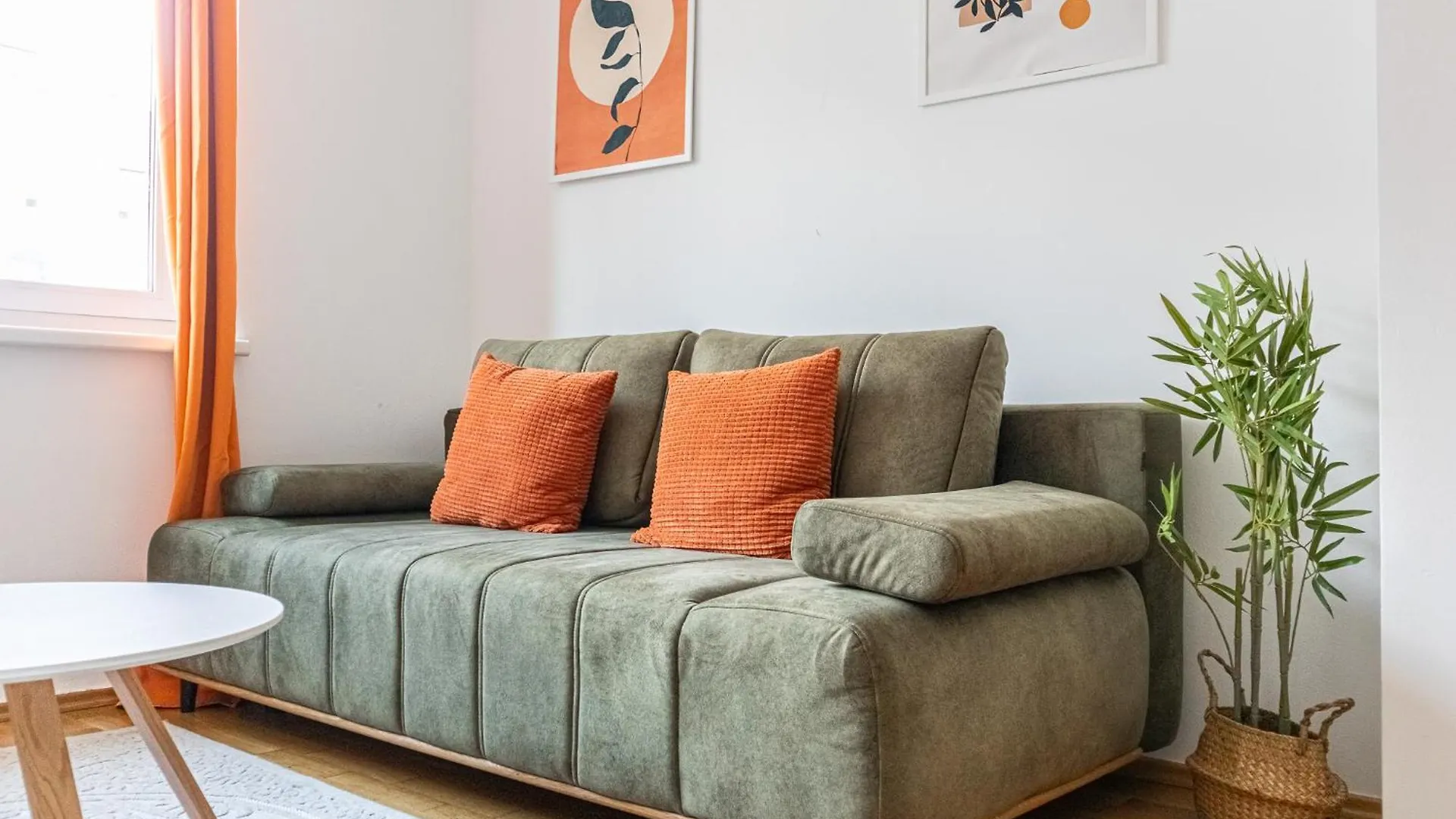 Chic 1Br And 1Lr With Kingbed, 9 Min To City Center Via Metro Vienna 0*,