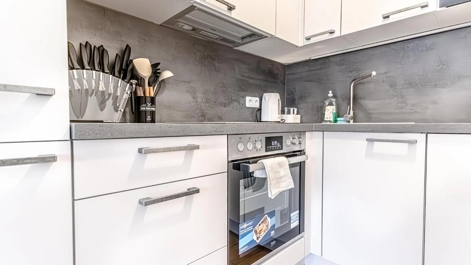 Chic 1Br And 1Lr With Kingbed, 9 Min To City Center Via Metro Vienna